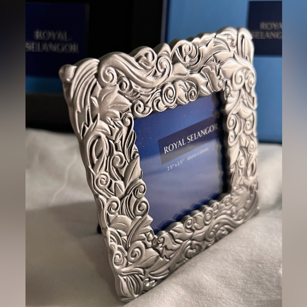 Royal Selangor pewter Picture Frame - Picture 3 of 8